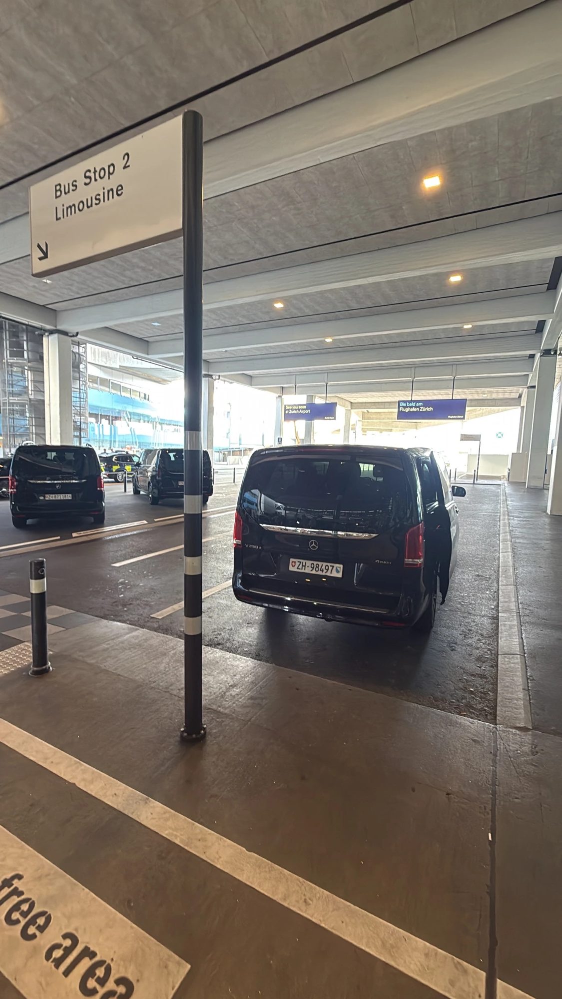 Bus Stop 2 / Limousine, Flughafen Zürich